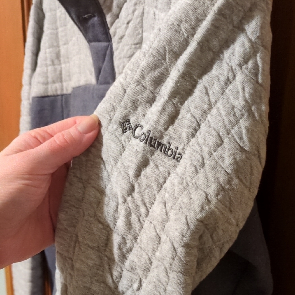 Columbia Gray and Cream Quilted Pullover - Medium - Picture 5 of 7